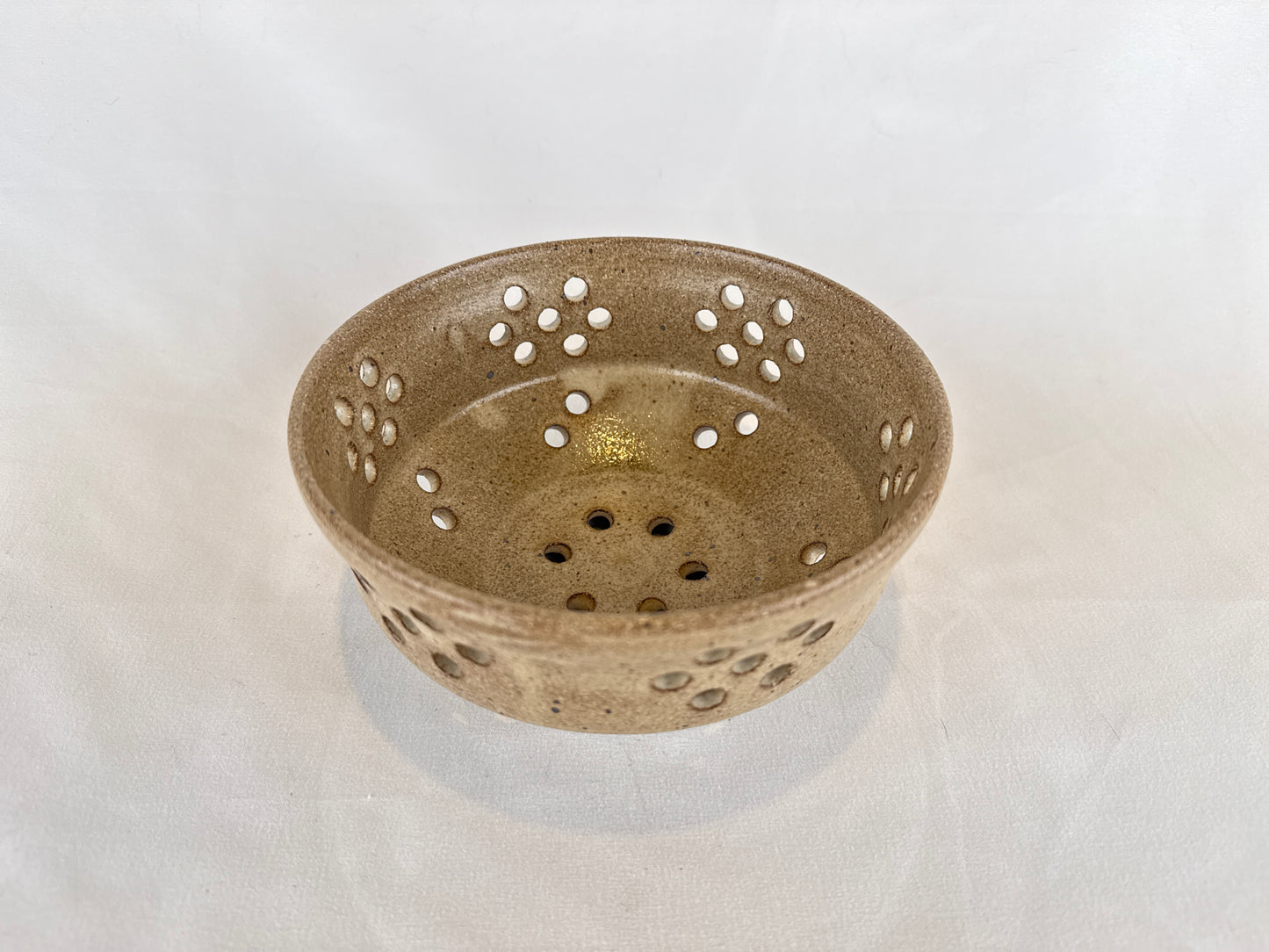 Eggshell White Berry Bowl / Colander