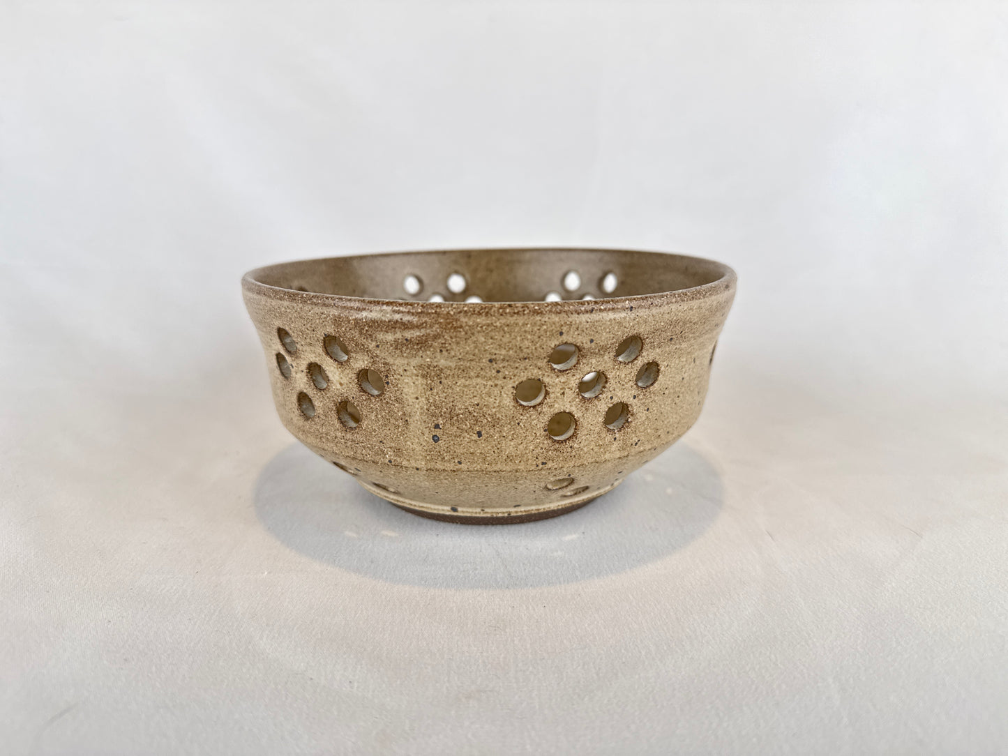 Eggshell White Berry Bowl / Colander
