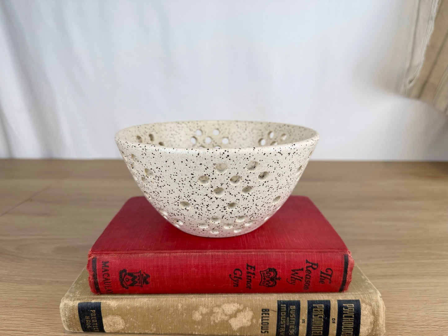 Berry Bowl / Colander, White